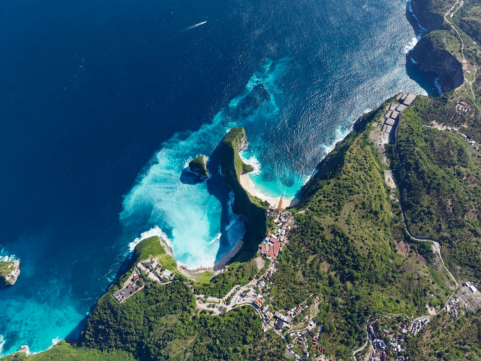 Kelingking Beach aerial 2026 02.jpg