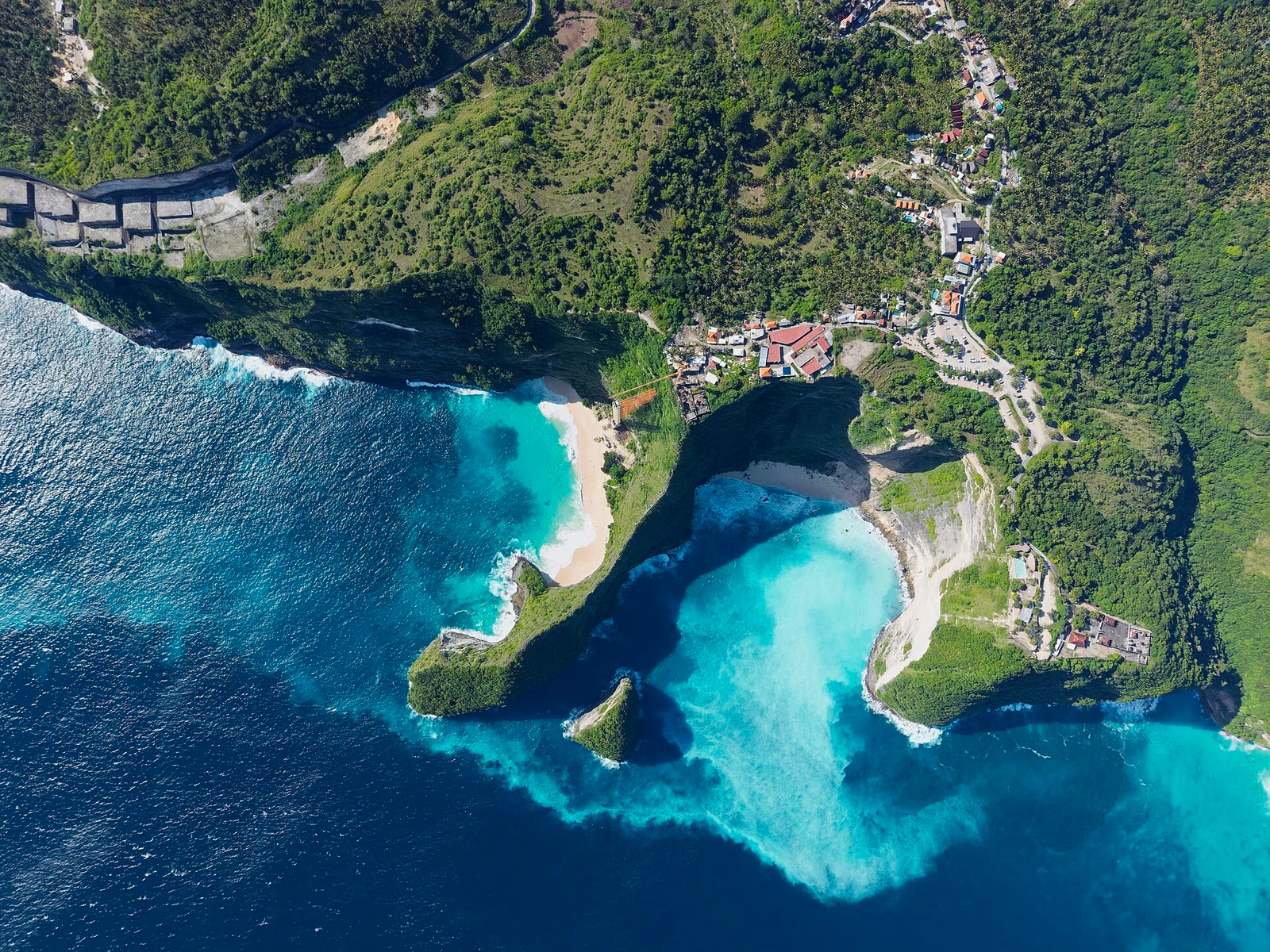 Kelingking Beach aerial 2026 03.jpg