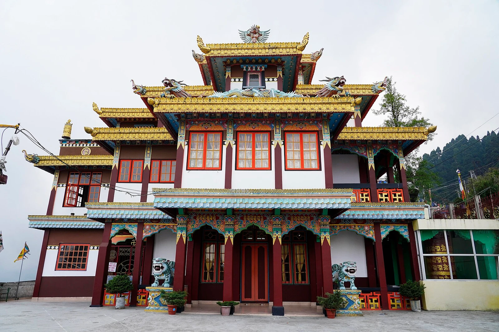 Mag-Dhog Yolmowa Monastery alias Aloobari monastery near Darjeeling Town 07.jpg