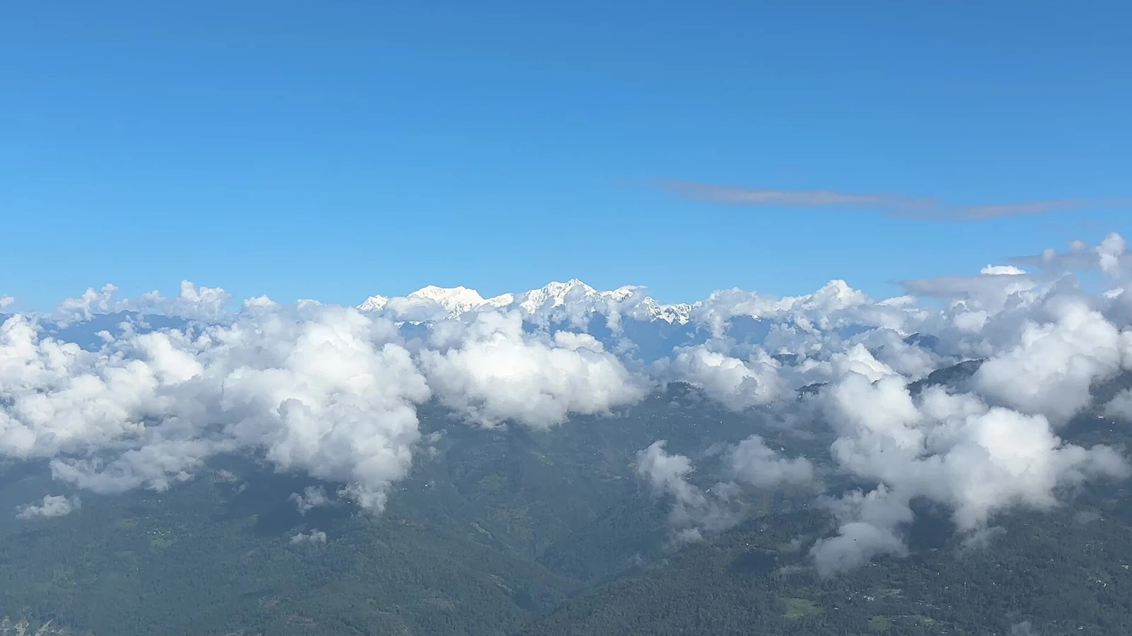 Khanchendzonga from Jorebunglow, Darjeeling.webm
