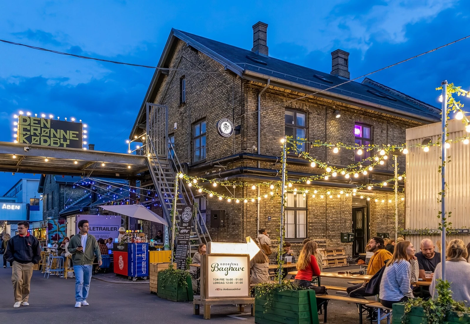 Copenhagen, Kødbyen by night, September 2022.jpg