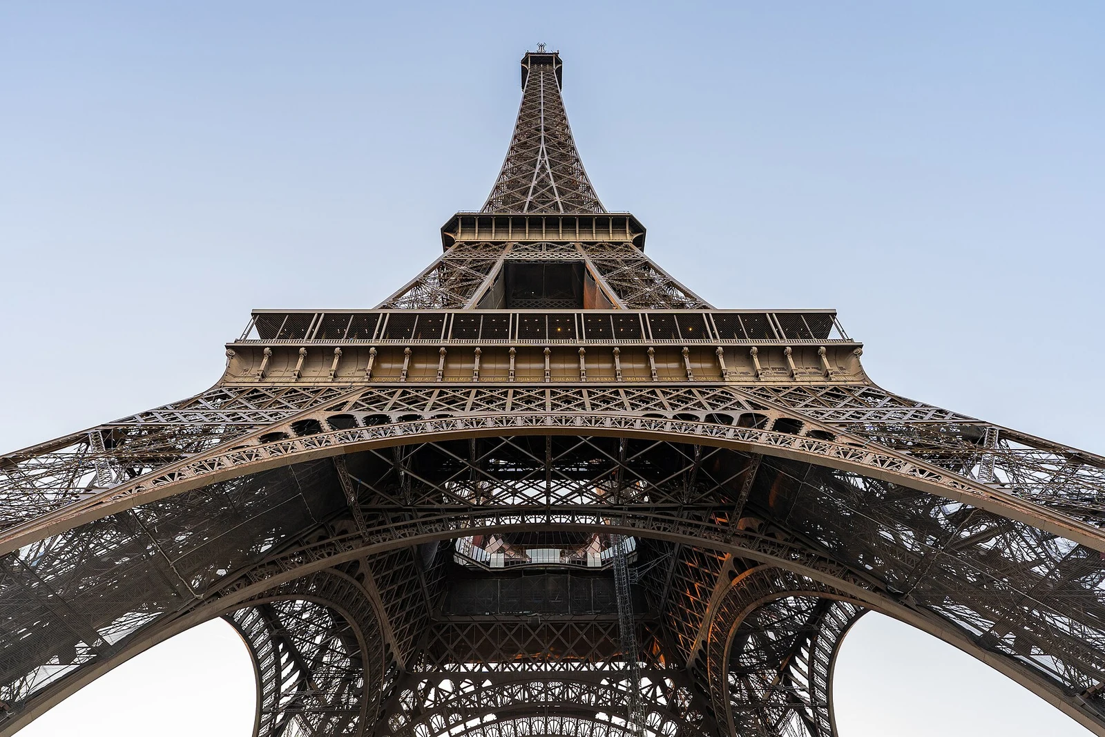 Eiffel Tower in 2022 02.jpg