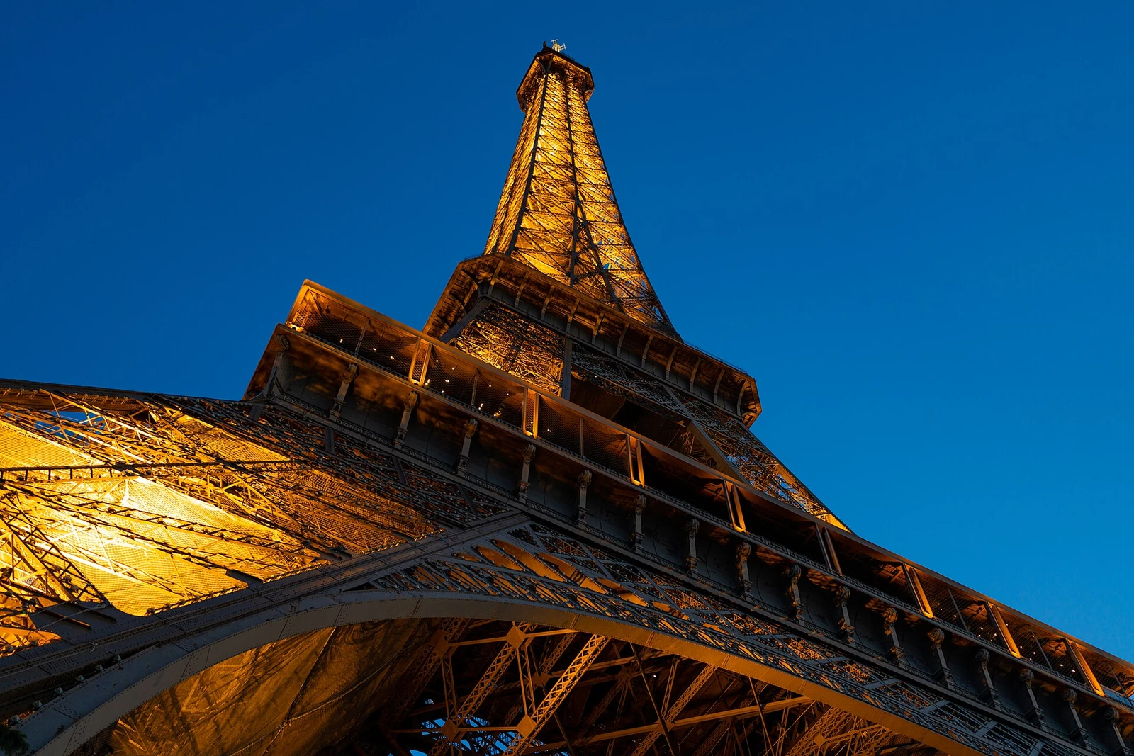 Eiffel Tower in 2022 01.jpg