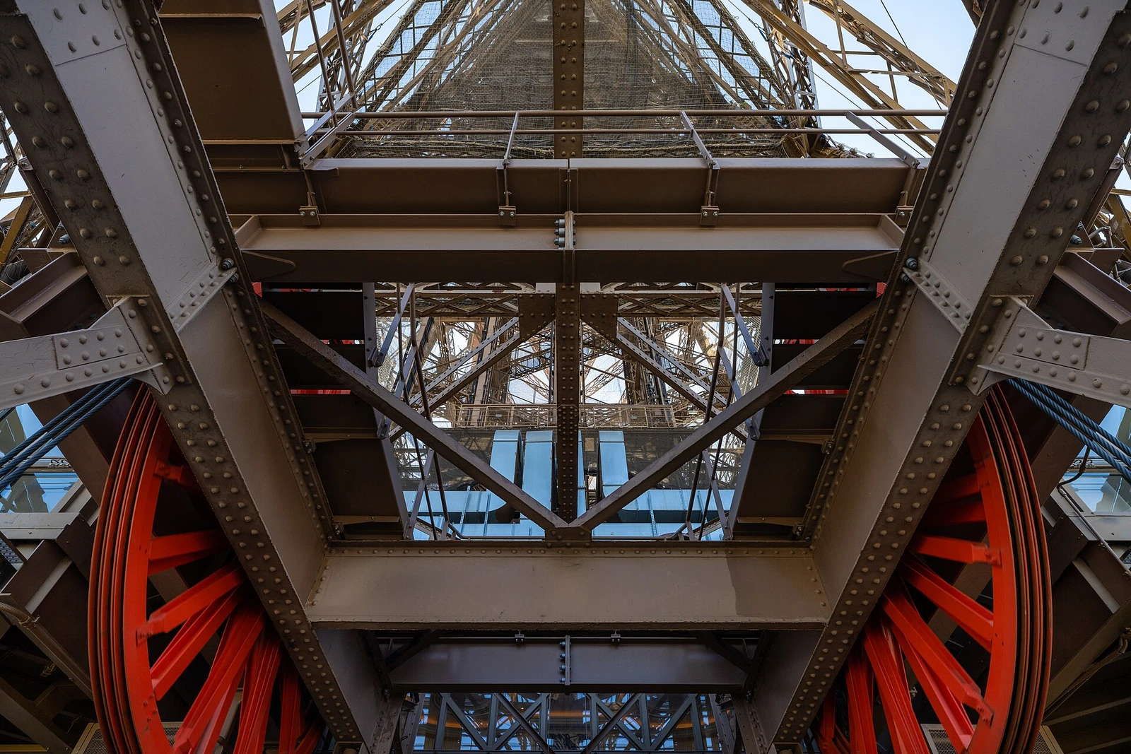 Eiffel Tower in 2022 07.jpg
