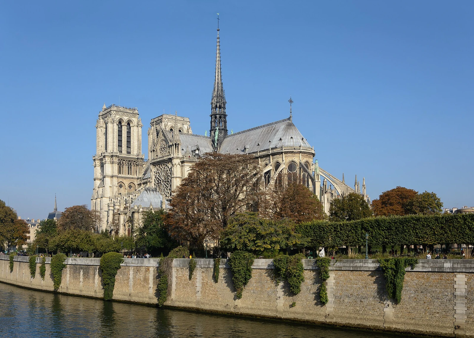 Paris Notre-Dame Southeast View 01.JPG