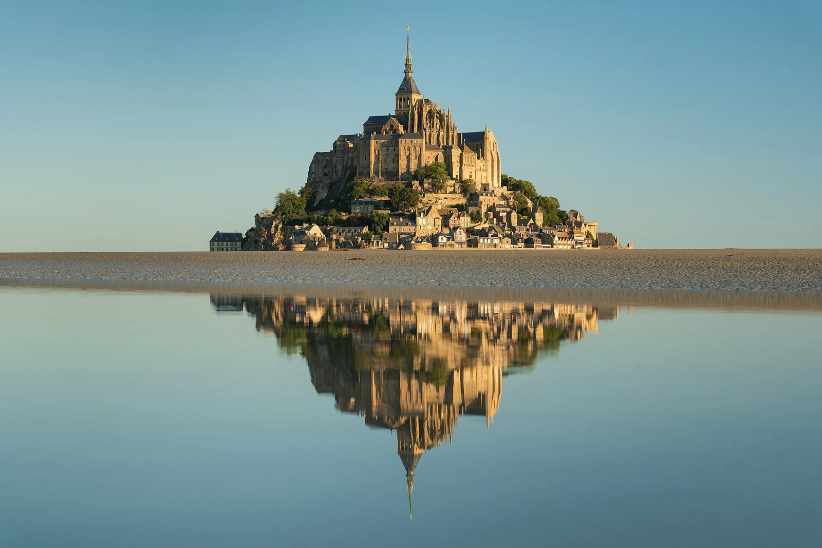 Mont St Michel after sunrise.jpg