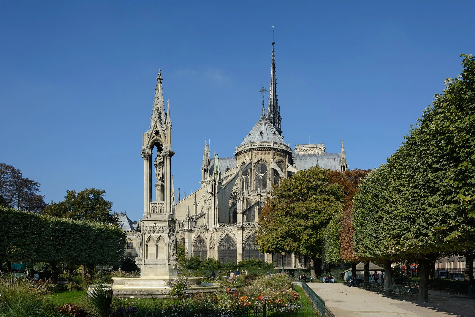 Paris Notre-Dame East View 02.JPG