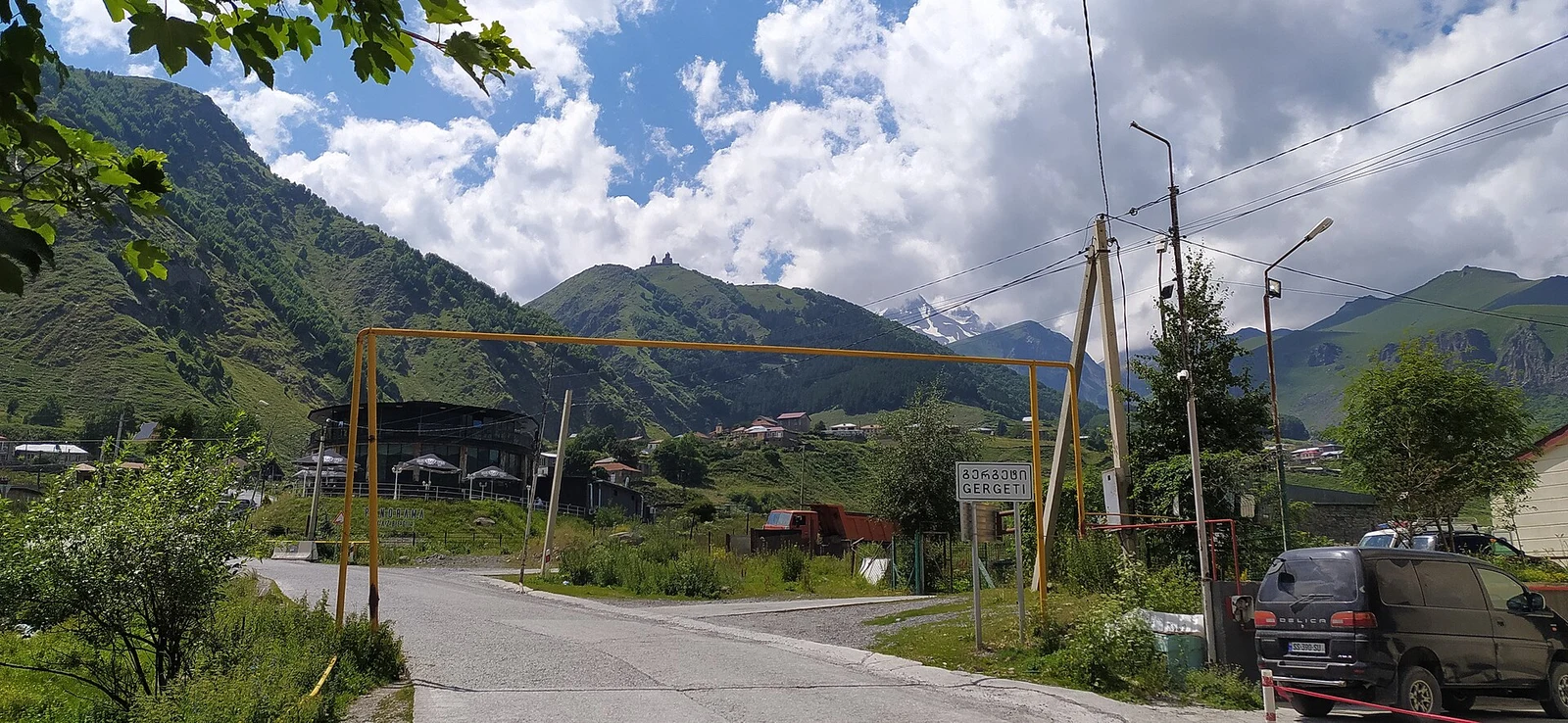 Gergeti entrance.jpg
