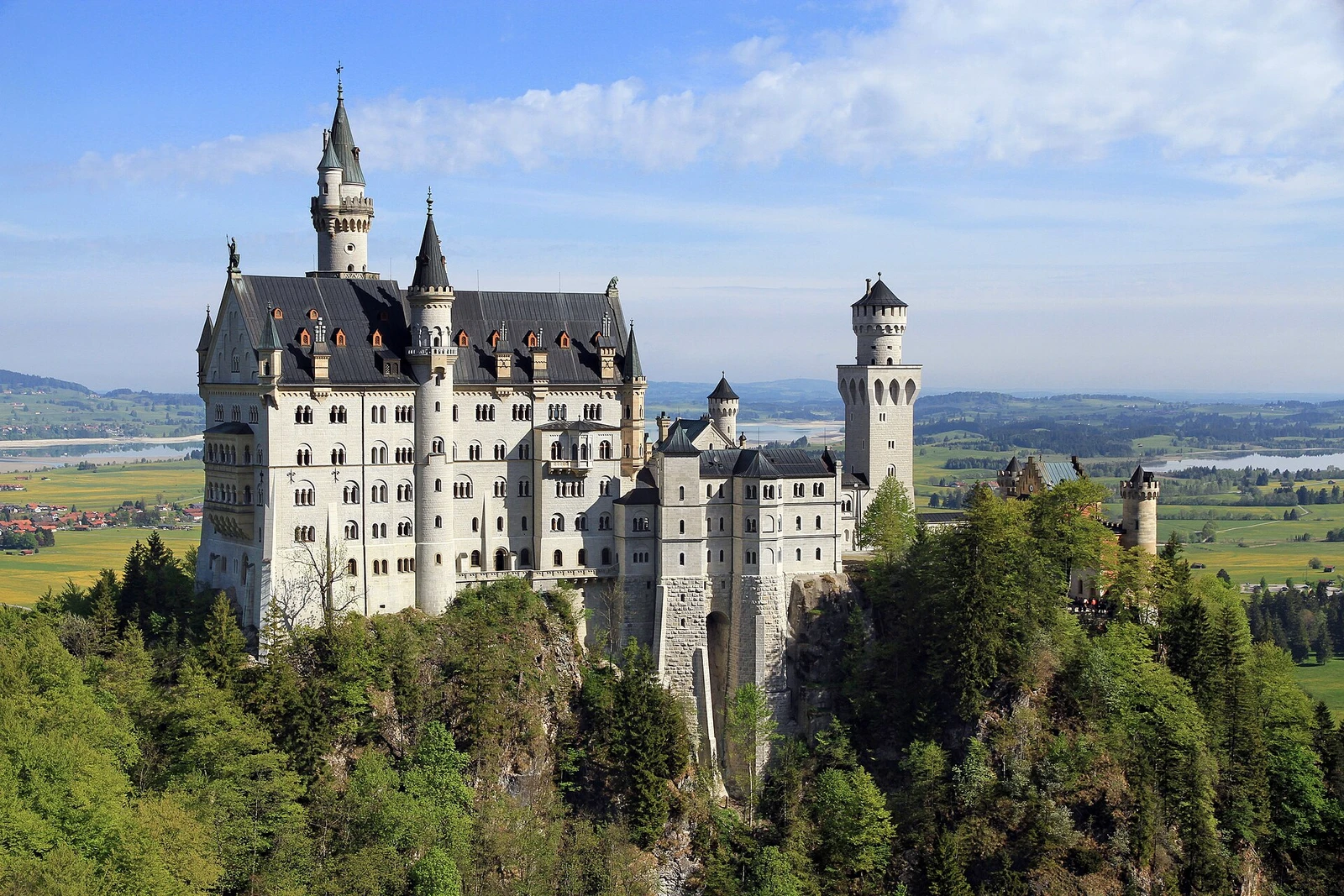 Neuschwanstein Castle from Marienbrücke, 2011 May.jpg