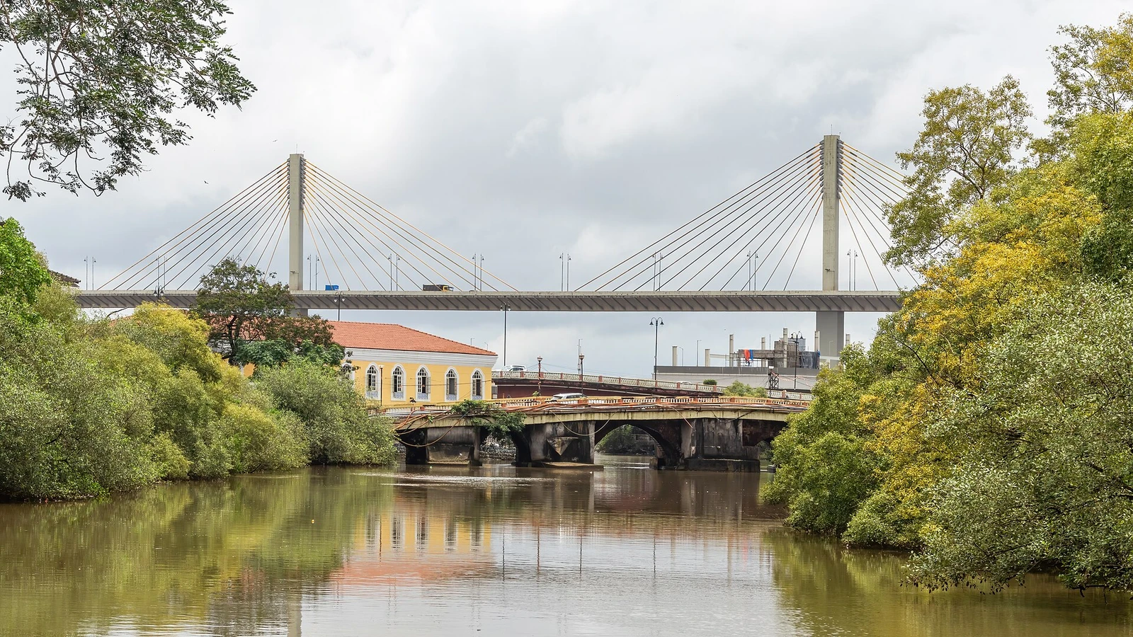 Atal Setu and bridges across Rio de Ourem, Panaji.jpg