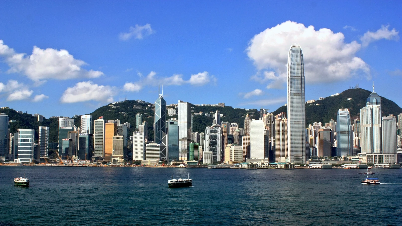 Hong Kong Island Skyline 2009.jpg