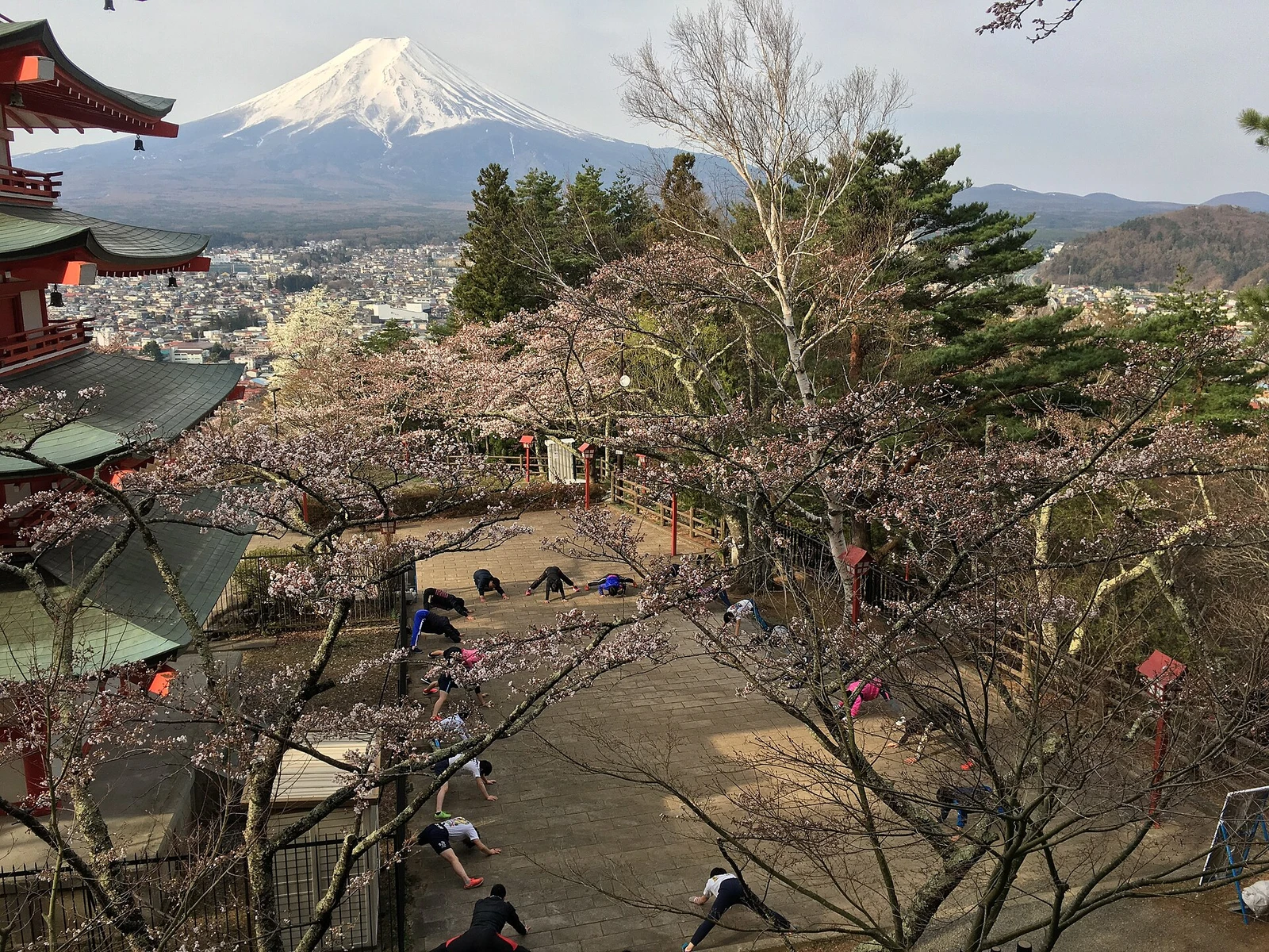 Chureito Pagoda, Fujiyoshida (34099299102).jpg