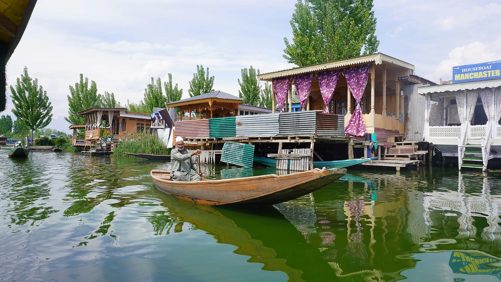 Early morning view of Dal Lake ,Srinagar.jpg