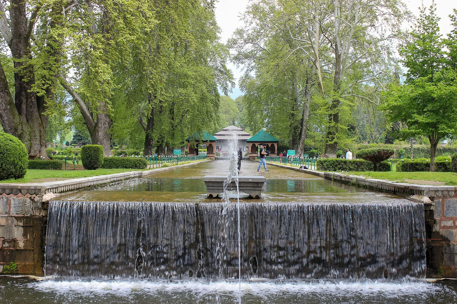 Shalimar Bagh, Srinagar.jpg