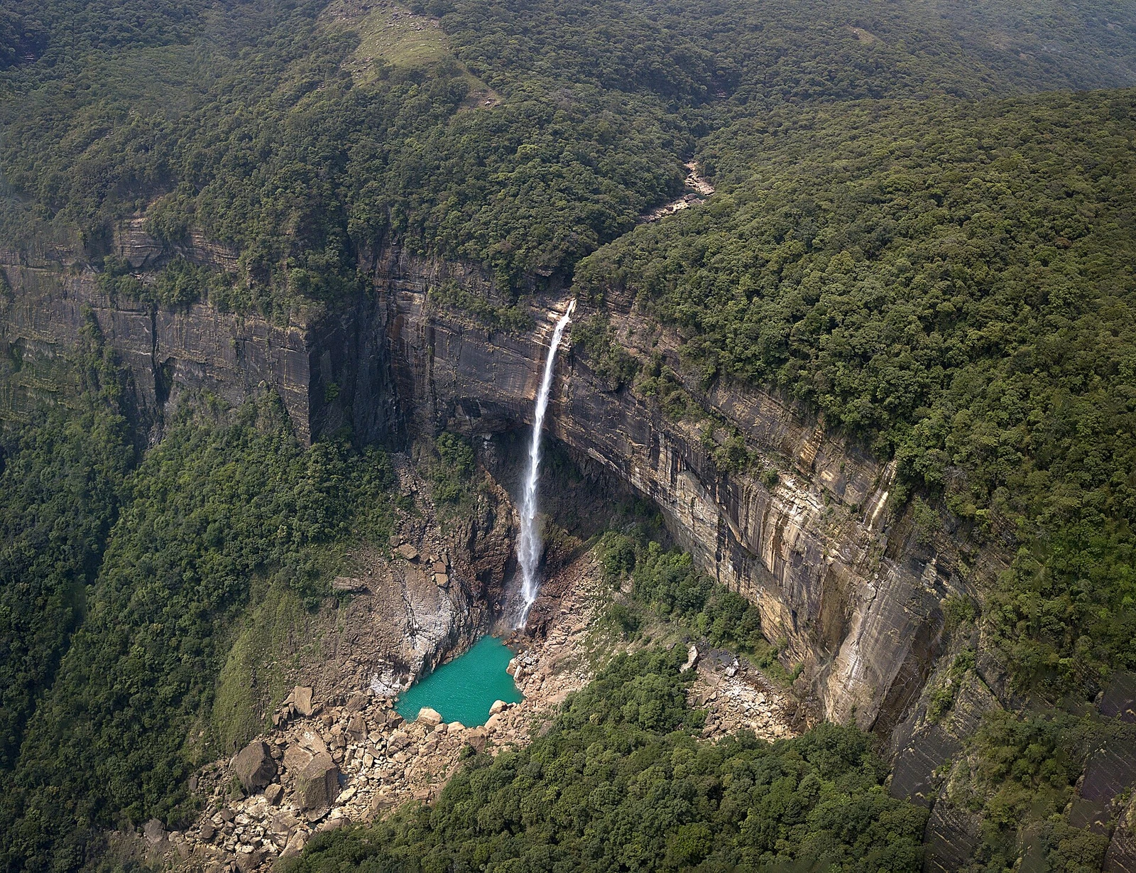 NohKaLikai Falls V2 Wiki.jpg