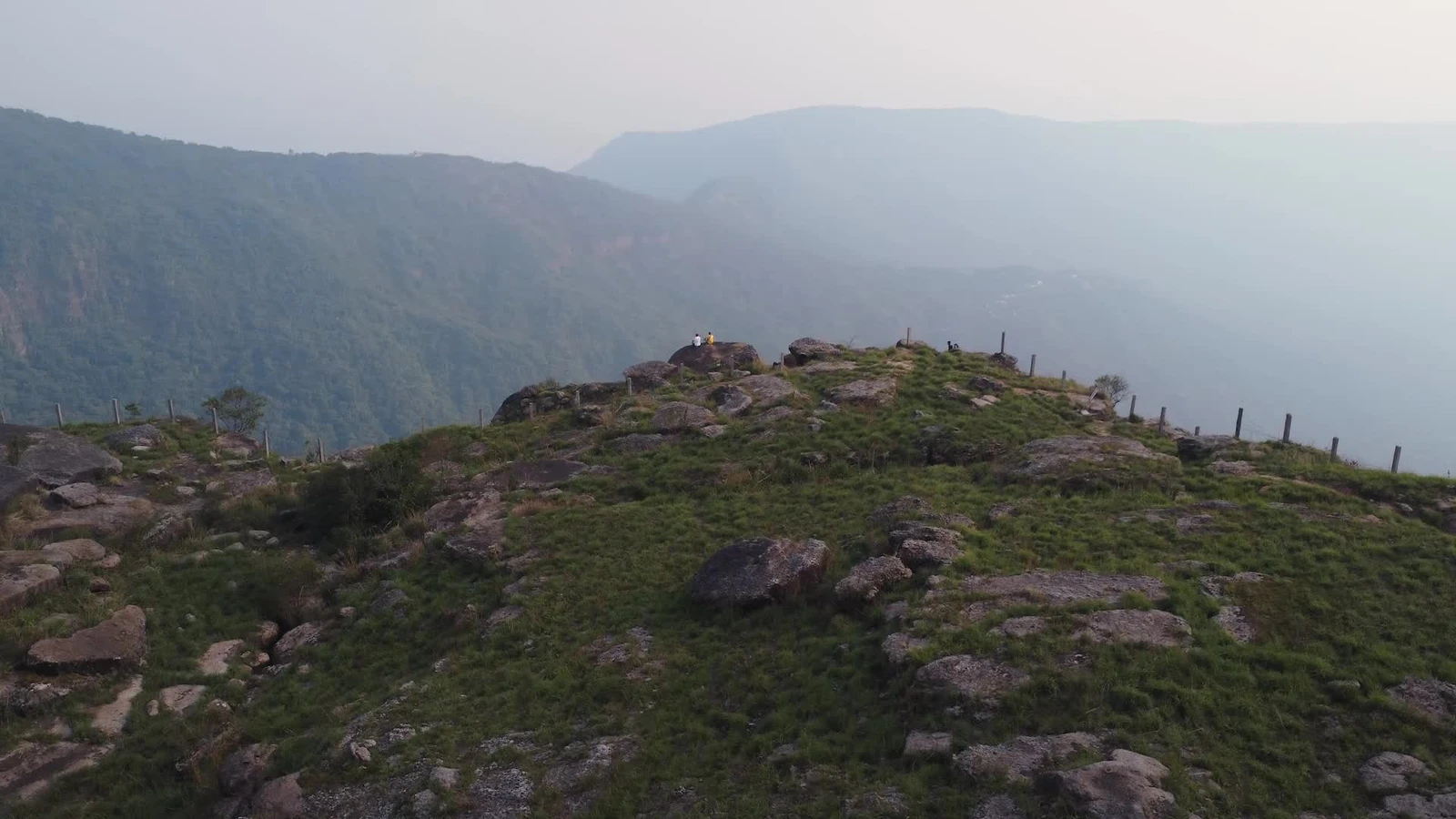 Nohkalikai Cliffs.webm