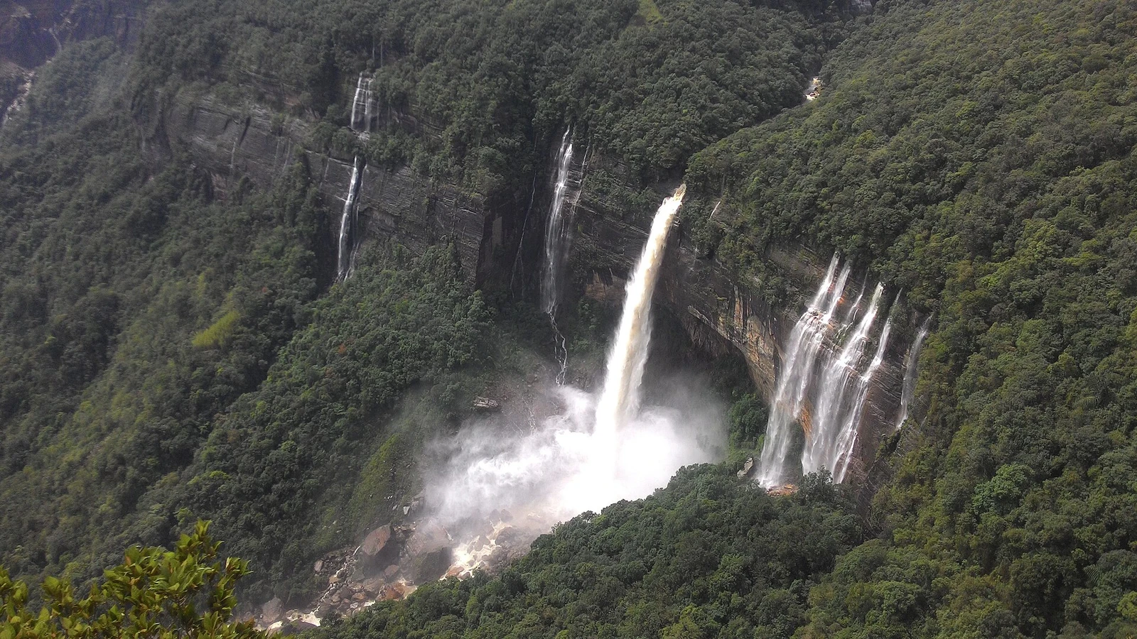 Nohkalikai falls,shillong,meghalaya.jpeg