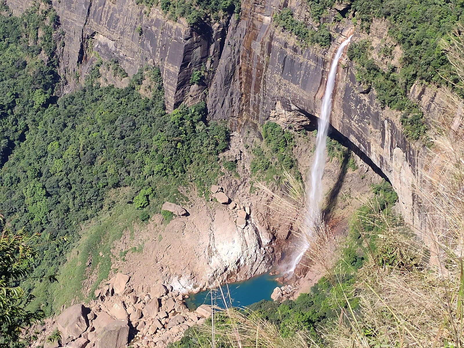 Nohkalikai Falls (2).jpg