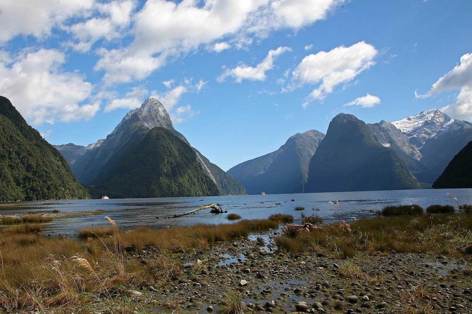 00 1373 Milford Sound -New Zealand.jpg