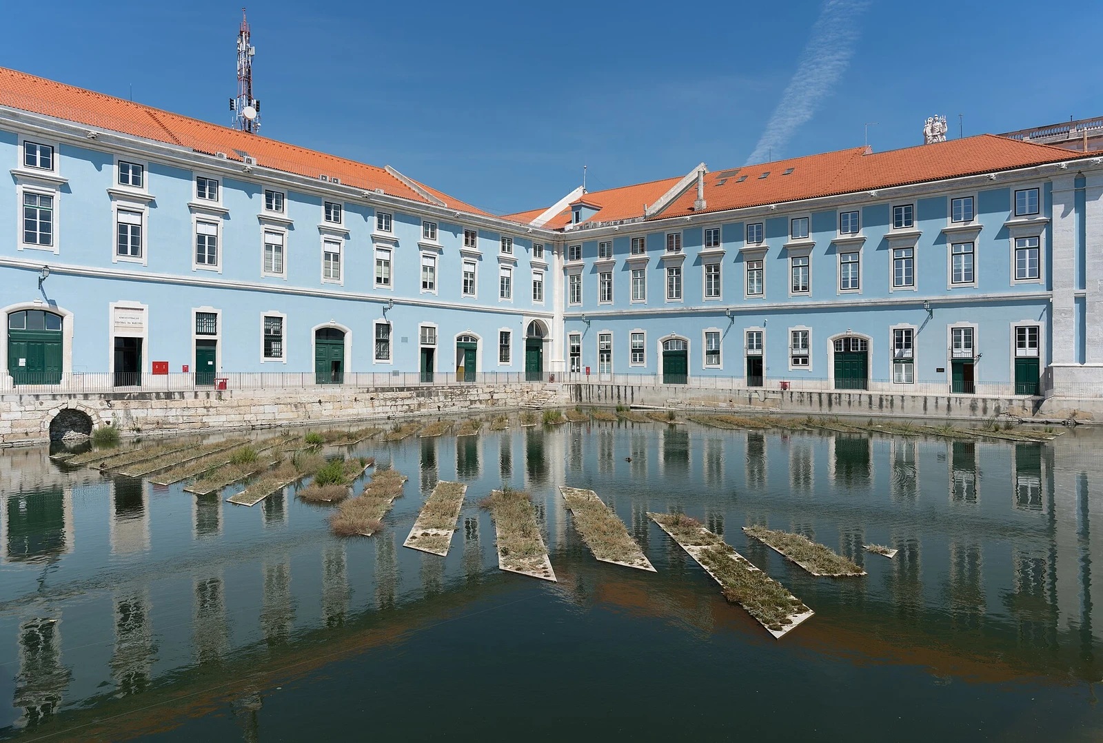 Old Arsenal da Marinha and Doca da Caldeirinha, Cais do Sodré, Lisbon, Portugal julesvernex2.jpg
