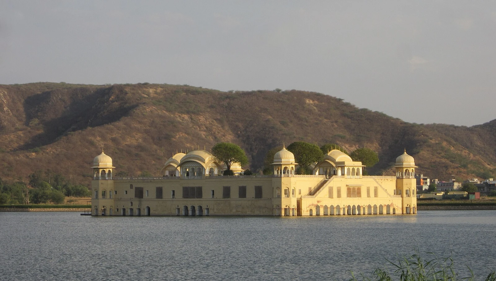 Jalmahal jaipur 2013.JPG
