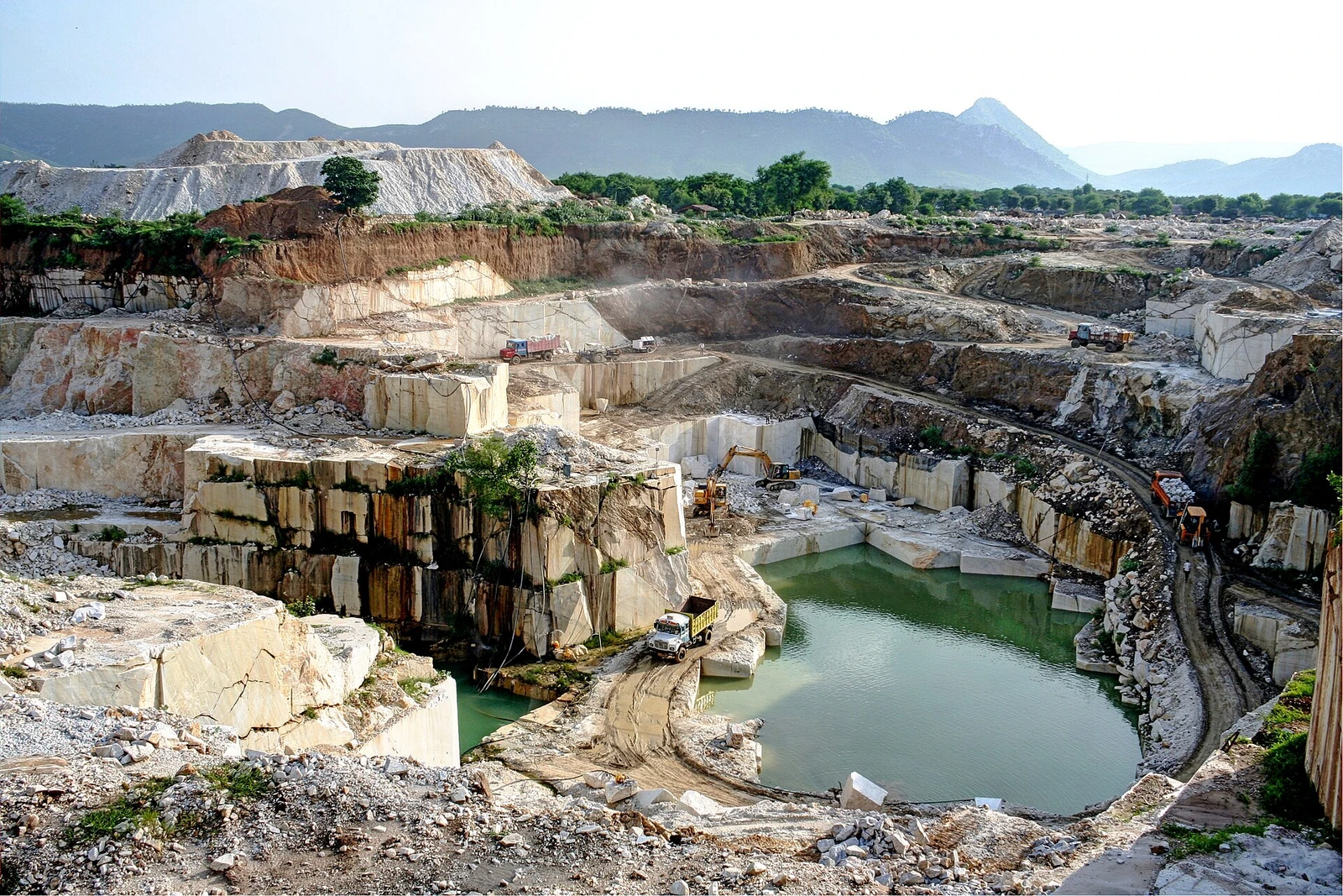 Carrière de marbre, près de Jaipur, Inde.jpg