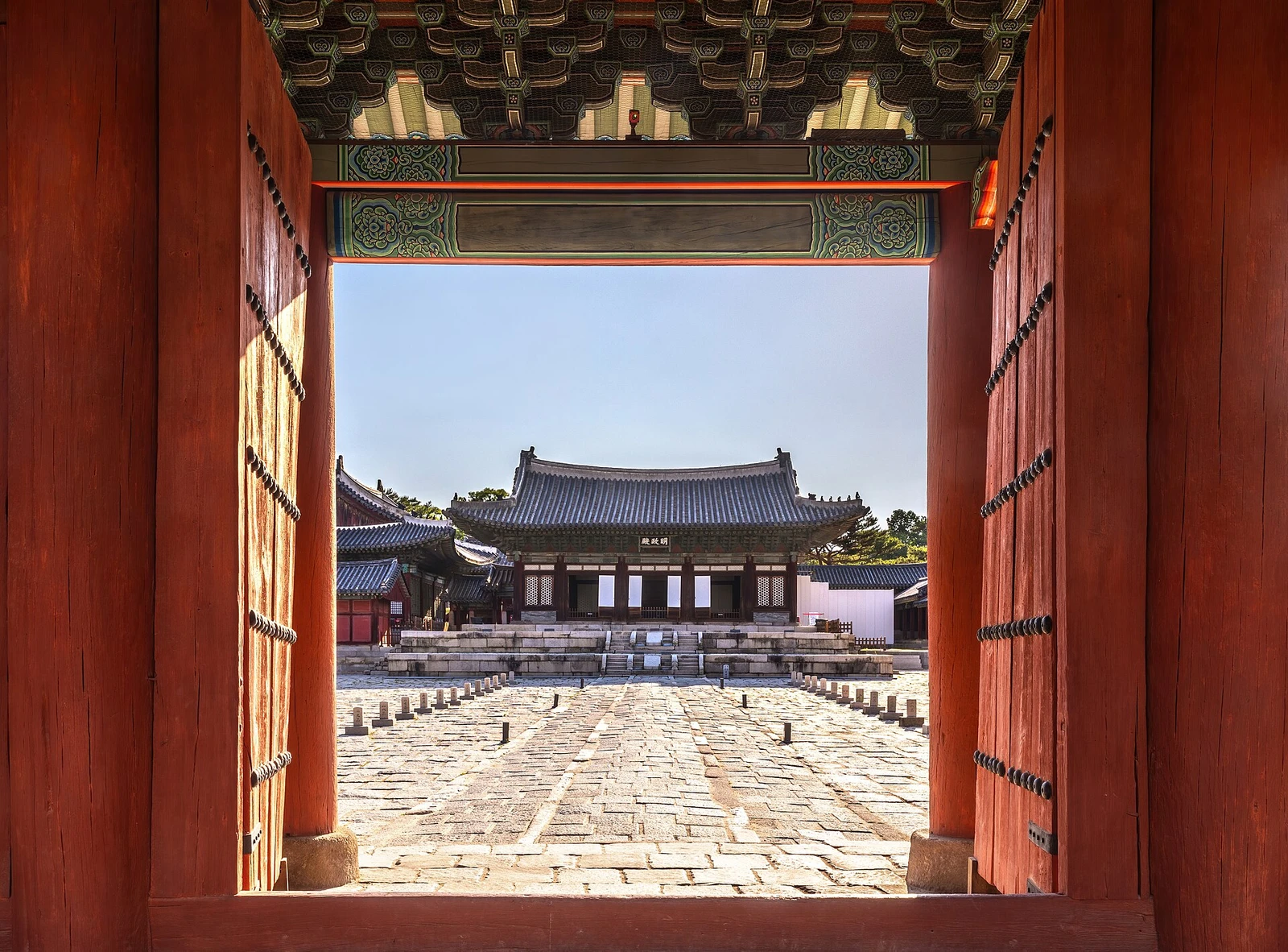 Myeongjeongjeon seen through the wooden Gate Hyehwamun at Changgyeonggung Palace in Seoul.jpg