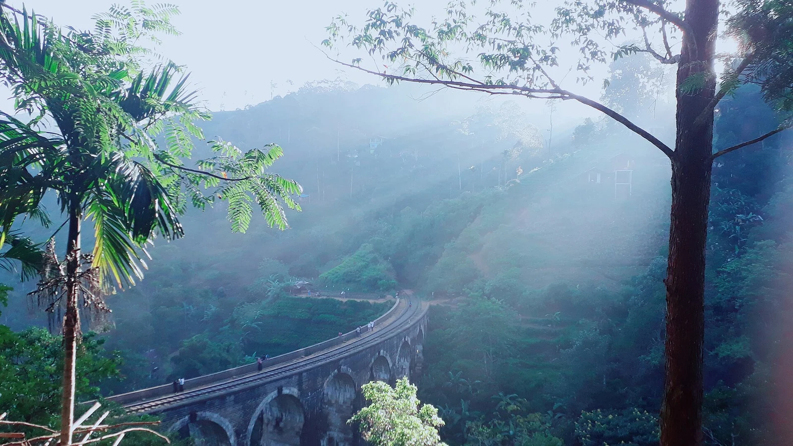 Nine arch bridge in srilanka.jpg
