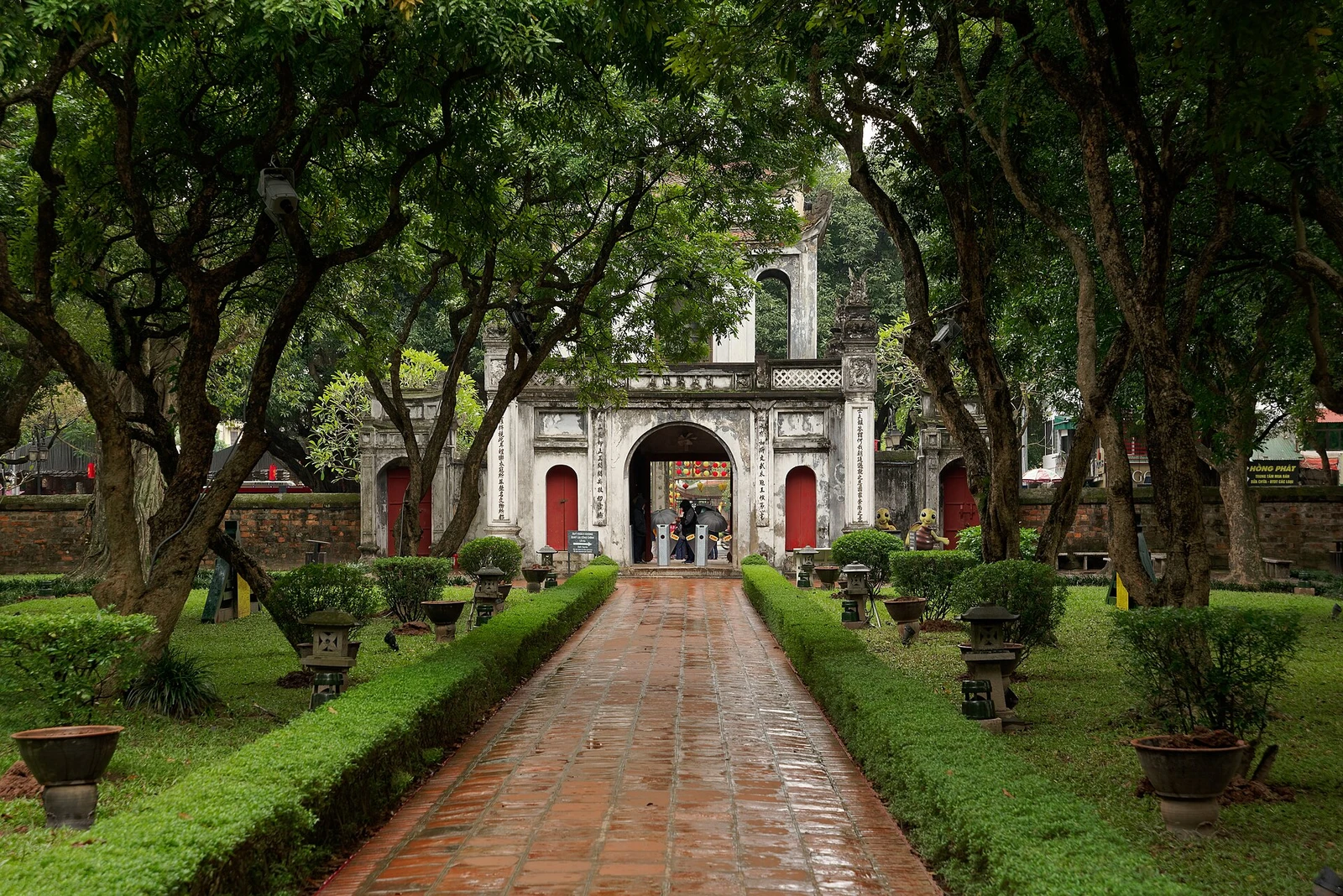 Main gate of the Temple of Literature, Hanoi, Vietnam, 20240123 0929 3068.jpg