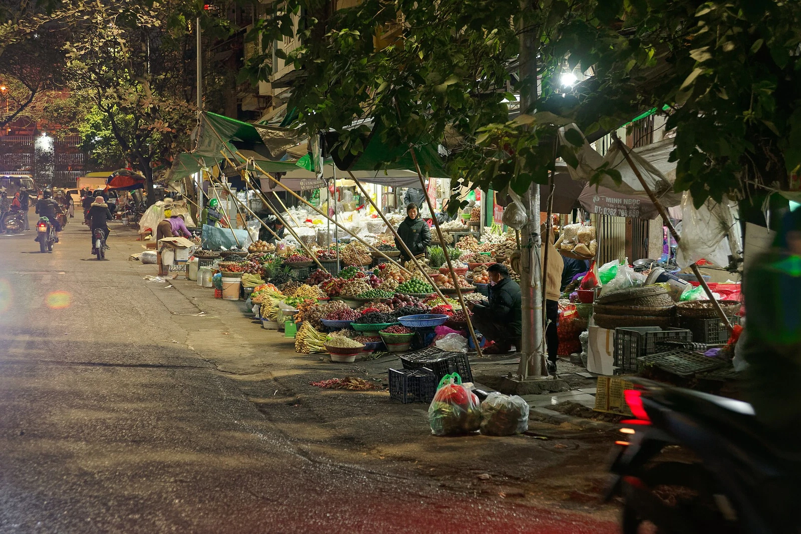 Old Quarter market, Hanoi, 20240123 1811 3411.jpg